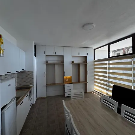 Flat Ergli * Velipojë