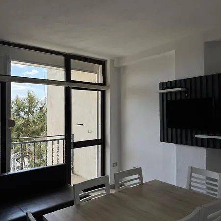 Flat Ergli Velipojë